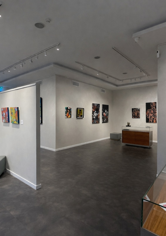 Bright exhibition space & pop-up store