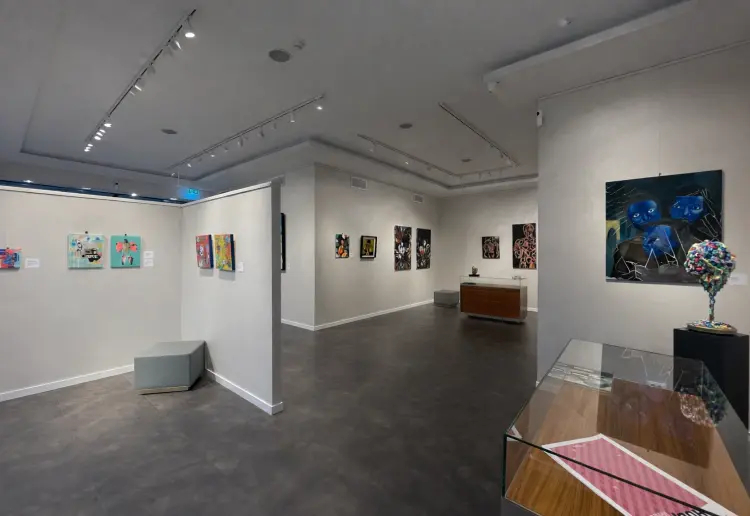 Bright exhibition space & pop-up store