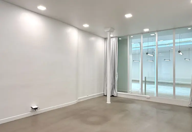 Loft industriel neuf avec grande verrière zénithale