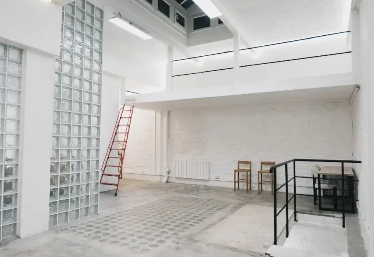 Loft Industriel Parisien pour Productions Créatives