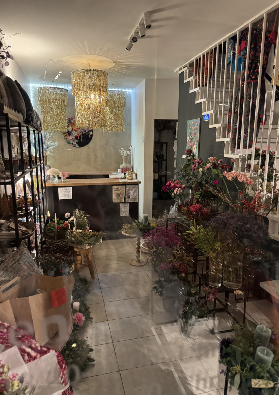 Kreative Ladenfläche mit 2 Arbeitsplätzen zu vermieten – ideal für Florist:innen, Pop-ups und co
