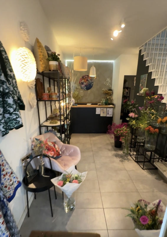 Kreative Ladenfläche mit 2 Arbeitsplätzen zu vermieten – ideal für Florist:innen, Pop-ups und co