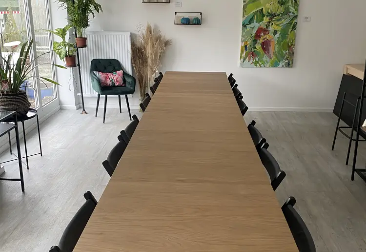 Kreative Ladenfläche mit 2 Arbeitsplätzen zu vermieten – ideal für Florist:innen, Pop-ups und co