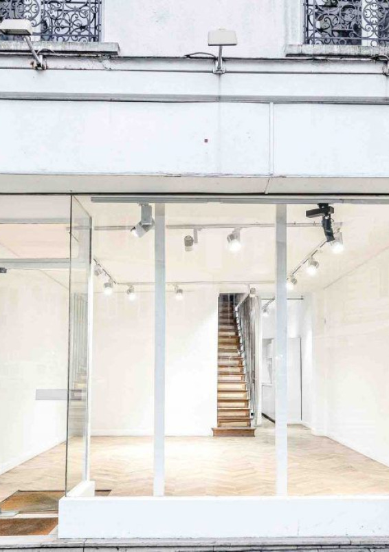 Galería de dos plantas con terraza privada en Le Marais