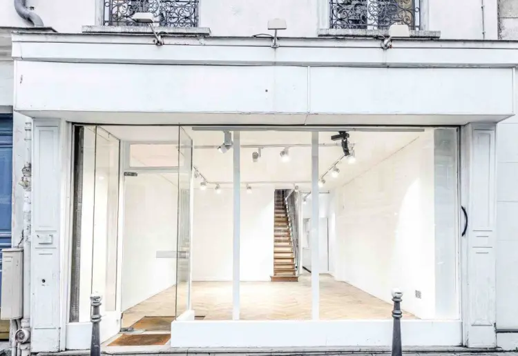 Galerie auf zwei Etagen mit privater Terrasse im Marais