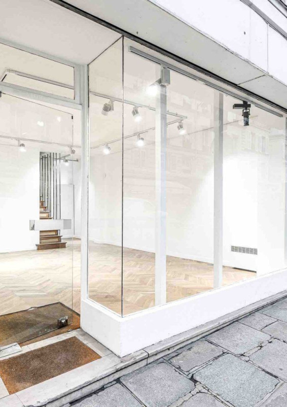 Galería de dos plantas con terraza privada en Le Marais