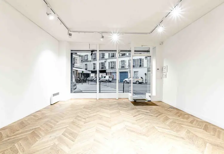 Galerie auf zwei Etagen mit privater Terrasse im Marais