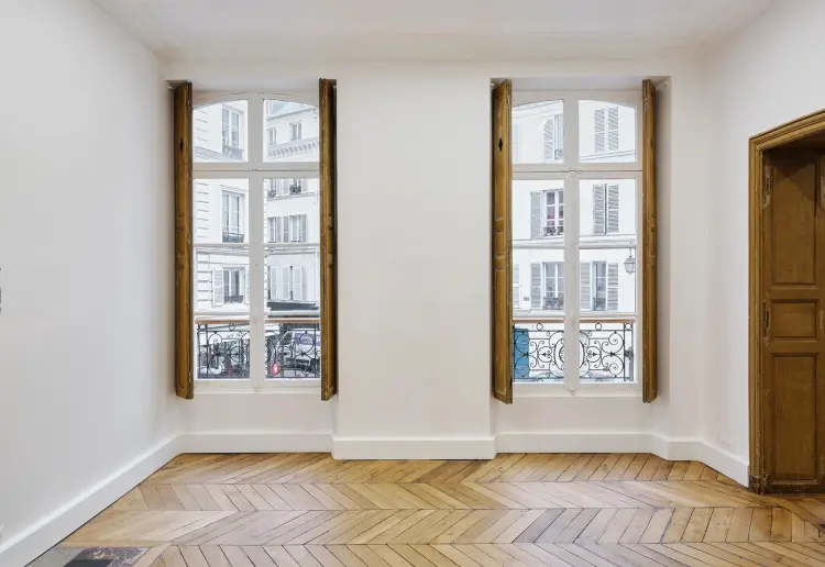 Galerie auf zwei Etagen mit privater Terrasse im Marais