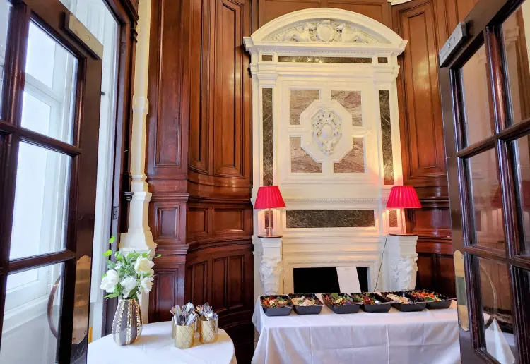 Prestigious space near Buckingham Palace Gardens