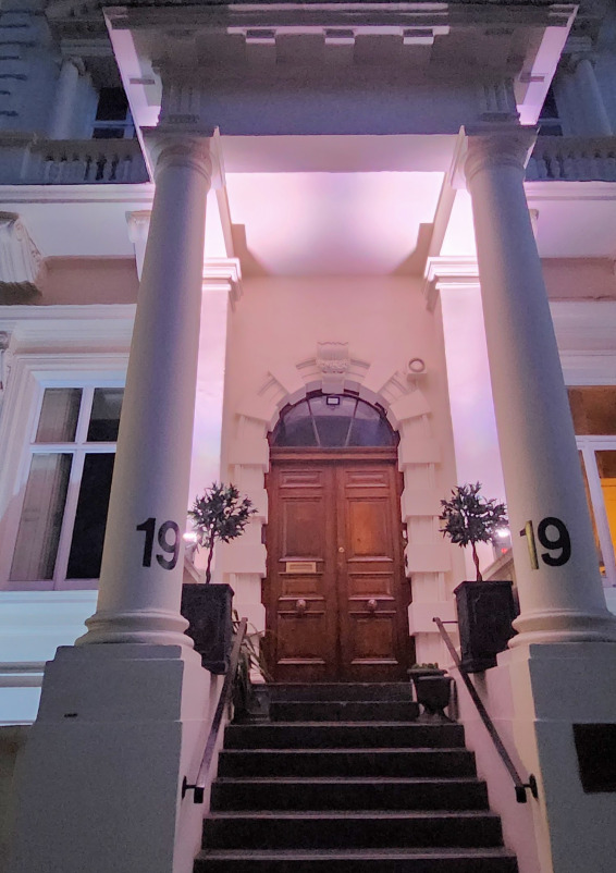 Prestigious space near Buckingham Palace Gardens
