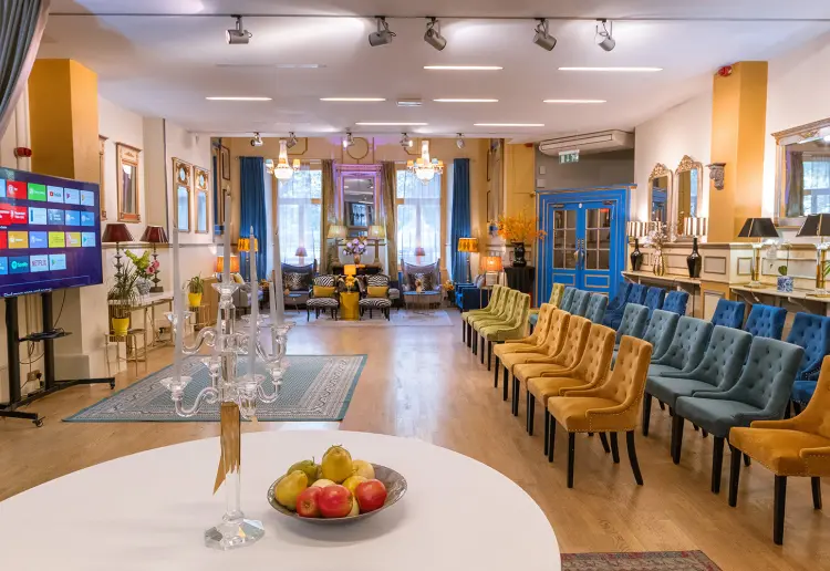 Prestigious space near Buckingham Palace Gardens