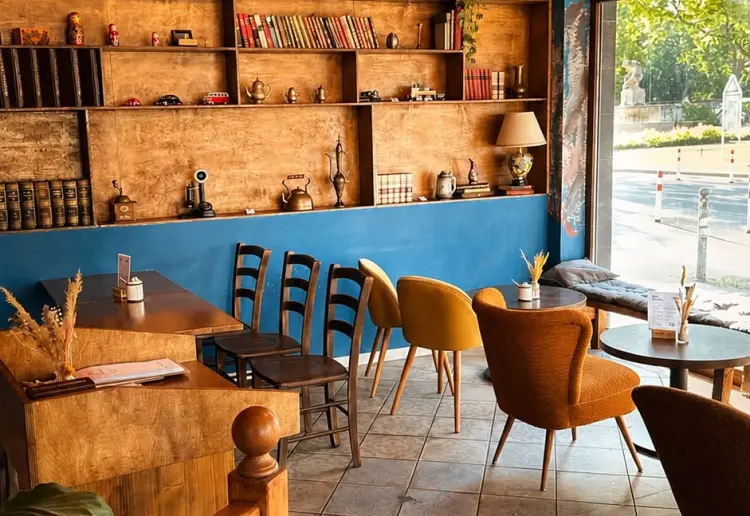 Cozy Café with a Rustic Ambience in the Heart of Berlin Mitte – Spacious and Perfect for Events