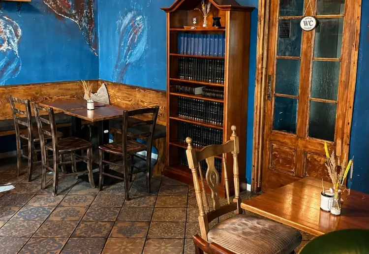 Cozy Café with a Rustic Ambience in the Heart of Berlin Mitte – Spacious and Perfect for Events