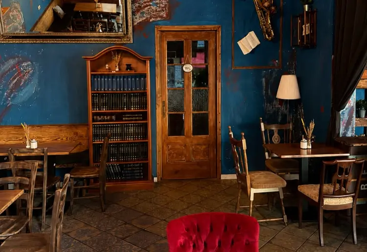 Cozy Café with a Rustic Ambience in the Heart of Berlin Mitte – Spacious and Perfect for Events