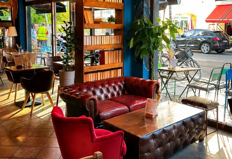 Cozy Café with a Rustic Ambience in the Heart of Berlin Mitte – Spacious and Perfect for Events