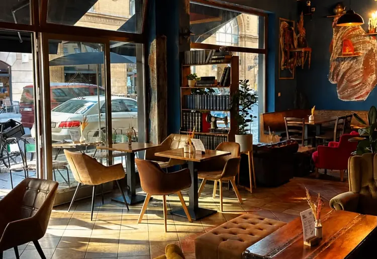 Cozy Café with a Rustic Ambience in the Heart of Berlin Mitte – Spacious and Perfect for Events