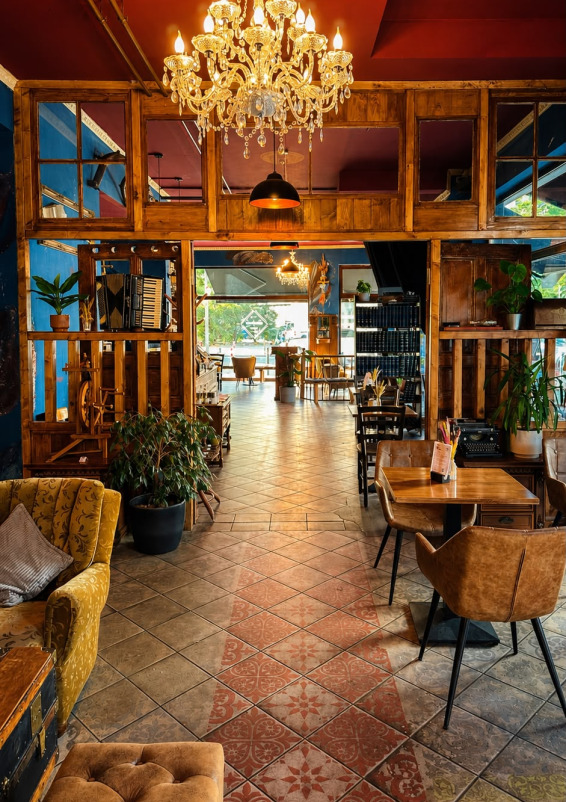 Cozy Café with a Rustic Ambience in the Heart of Berlin Mitte – Spacious and Perfect for Events