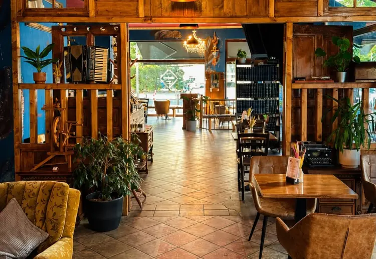 Cozy Café with a Rustic Ambience in the Heart of Berlin Mitte – Spacious and Perfect for Events