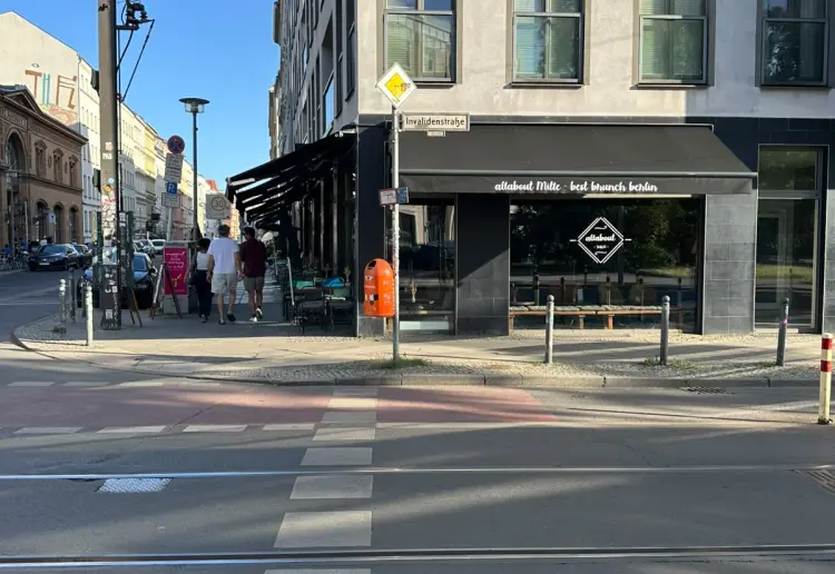 Cozy Café with a Rustic Ambience in the Heart of Berlin Mitte – Spacious and Perfect for Events