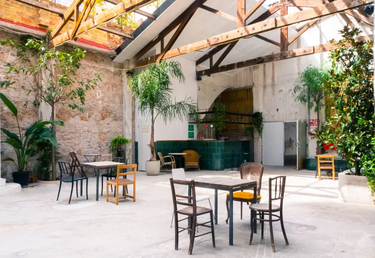 Sala de eventos de estilo modernista