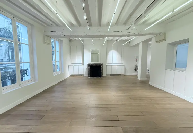 Premium Pop-Up Store & Showroom in Central Paris – Bright, Flexible & Design