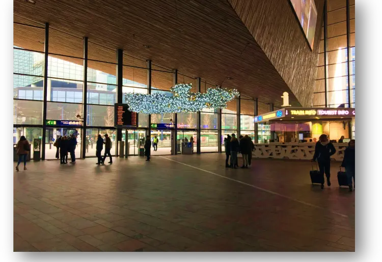 Fläche für Markenaktivierungen am Bahnhof Rotterdam Centraal