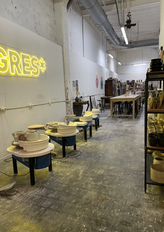 Taller de ceramica grande estilo industrial