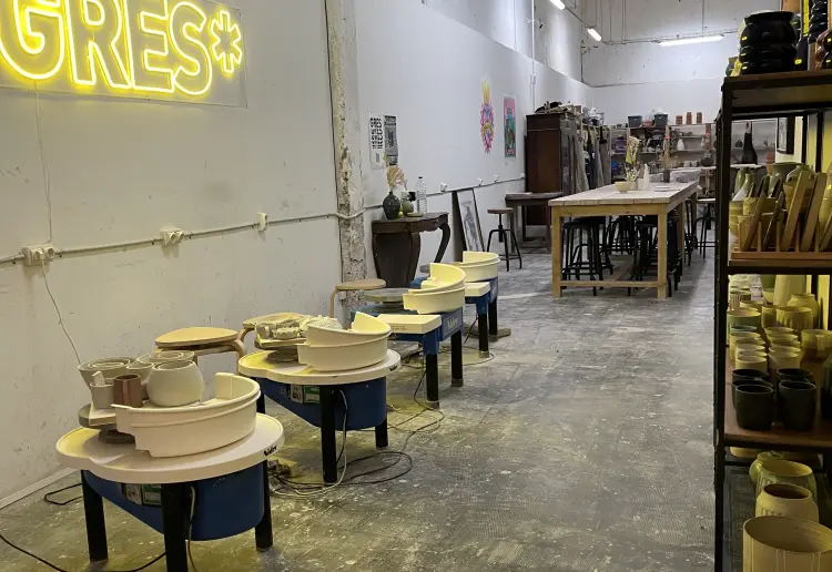 Taller de ceramica grande estilo industrial