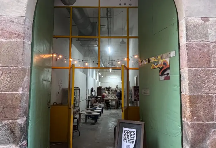 Taller de ceramica grande estilo industrial