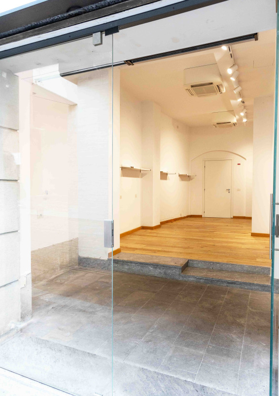 temporary store in Milan’s most vibrant shopping district.