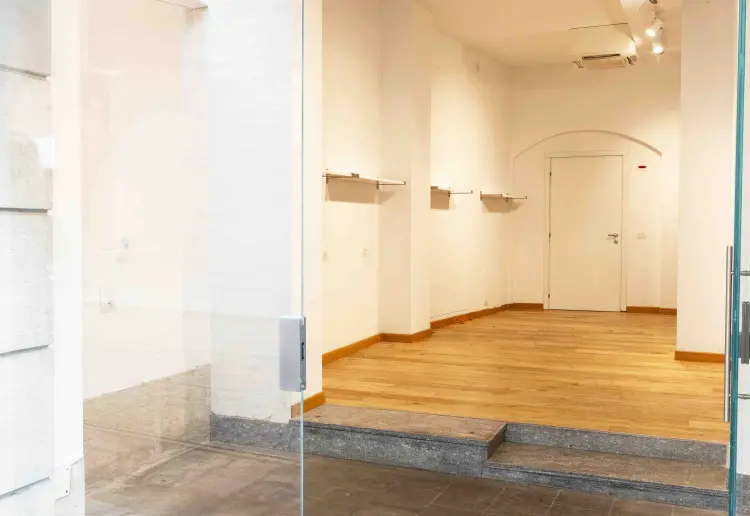 temporary store in Milan’s most vibrant shopping district.