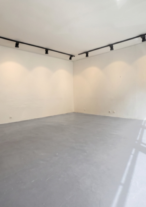Gallery & Pop-Up Store with a Stunning Storefront in Le Marais