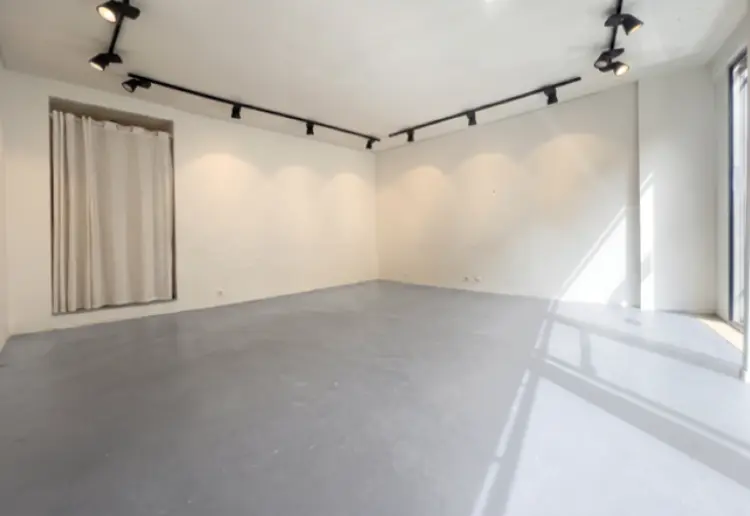 Gallery & Pop-Up Store with a Stunning Storefront in Le Marais