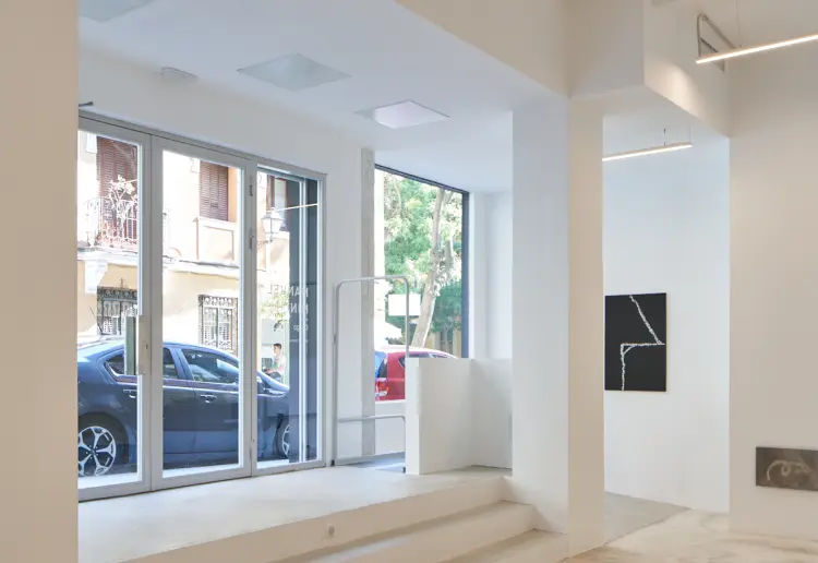 Galería de Arte amplia y diáfana