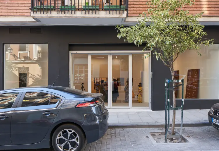 Galería de Arte amplia y diáfana