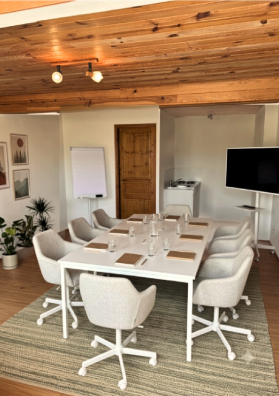 Sala de reuniones para 8 personas con vistas a la montaña y al campo de golf