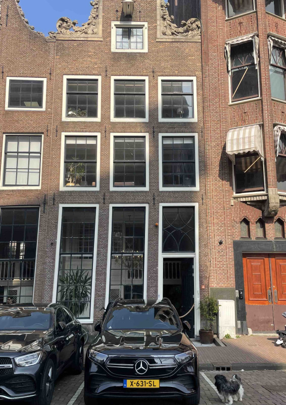 Classy 17th-Century monumental building in the heart of Amsterdam.