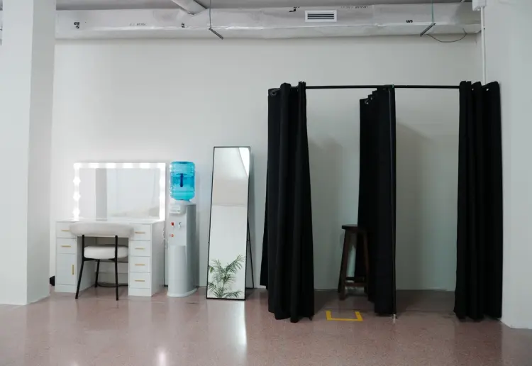 Premium 2-in-1 Creative Studio For Event & Meetings