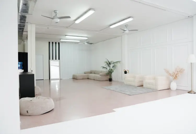 Premium 2-in-1 Creative Studio For Event & Meetings