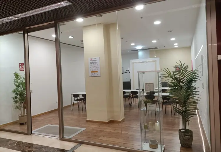 Local en Centro Comercial Camelias para alquiler por jornadas