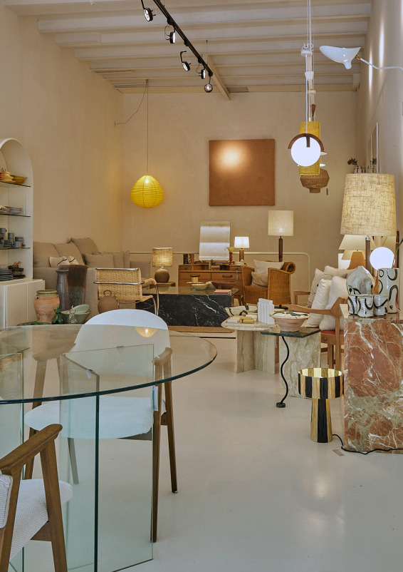 Local diáfano a pie de calle para tiendas pop-up en el Eixample