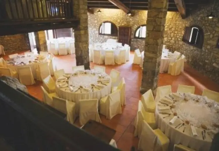 Masia enmig de muntanyes, silenci i vistes panoràmiques