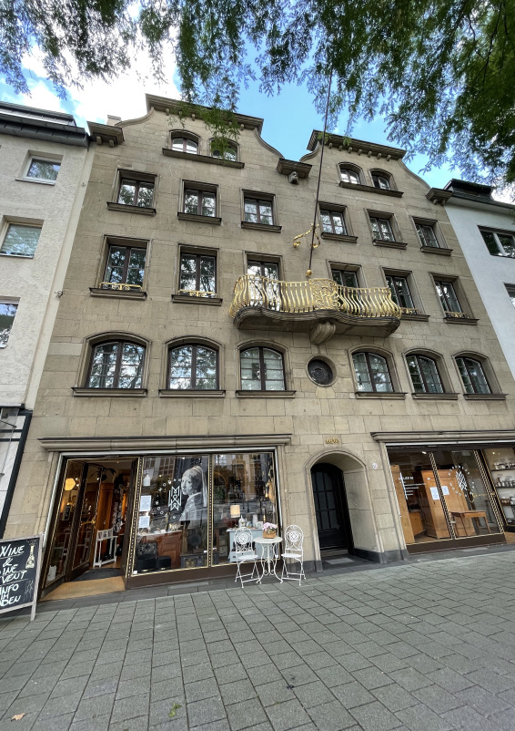 Das Haus mit dem goldene Balkon