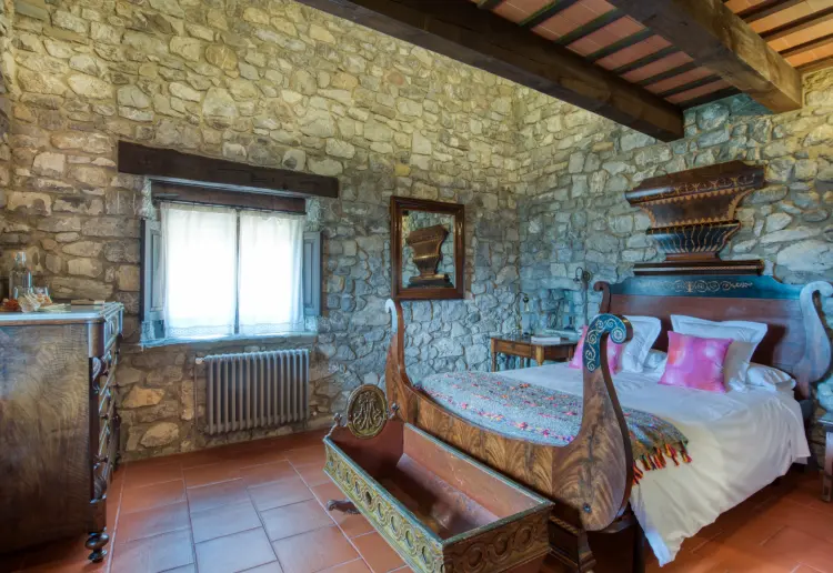 Masia enmig de muntanyes, silenci i vistes panoràmiques