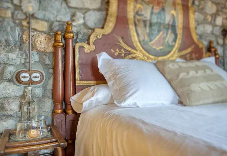 Masia enmig de muntanyes, silenci i vistes panoràmiques
